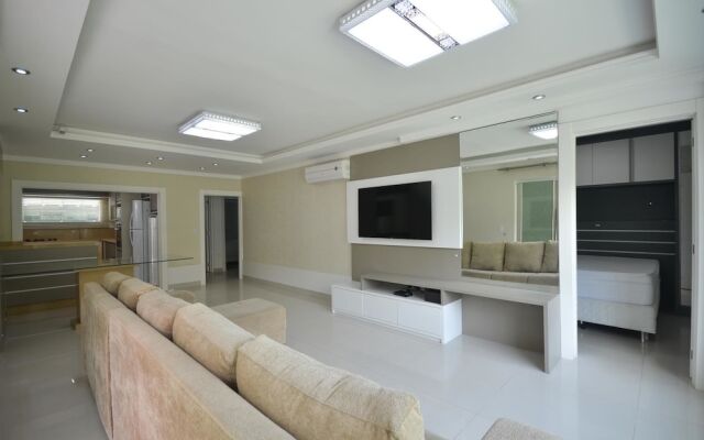 Casa 05 Dormitórios na Praia de Bombas