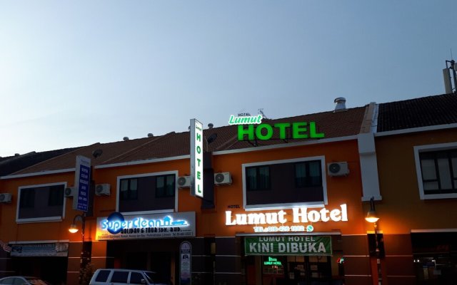 OYO 89443 Lumut Hotel