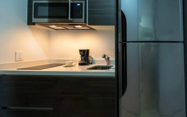 Stylish Studios Pool Near Beach