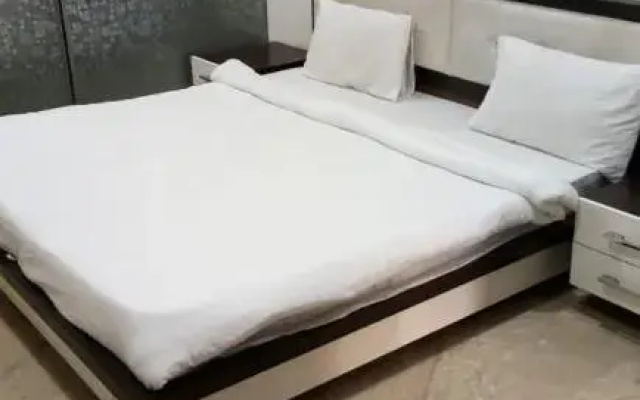 Unique House by OYO Rooms