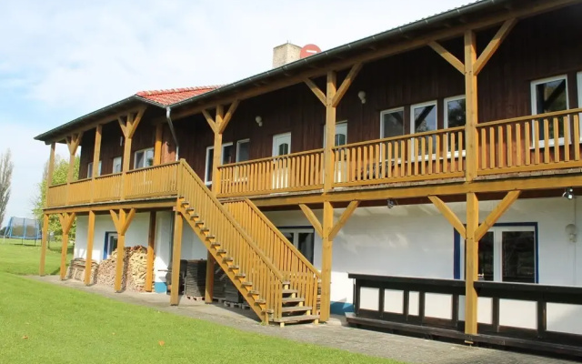 Geraeumige Ferienwohnung in Boddin mit Garten