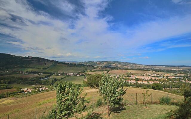 Belvilla by OYO Cottage in Montelabbate With Pool