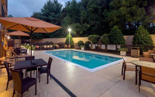 Courtyard by Marriott Winston-Salem Hanes Mall