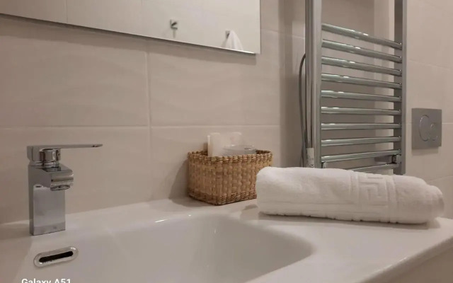 Unique 4 Storey House on Naviglio 4Bd, 4Bt