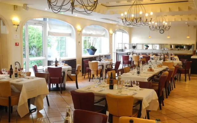 Doubletree By Hilton Paris Bougival