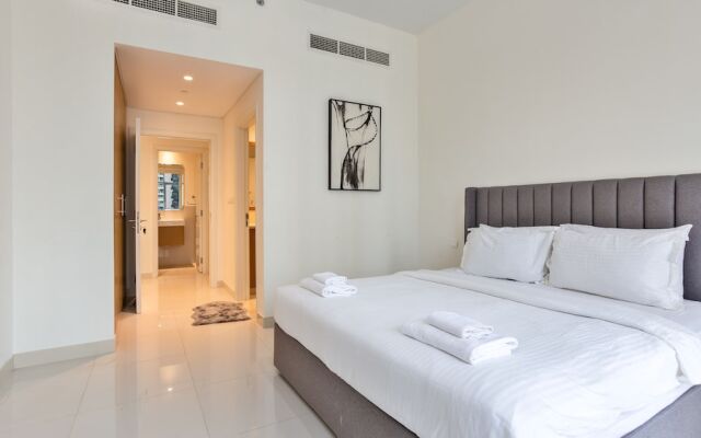 Luxury StayCation - Huge 2 Bedroom Lav