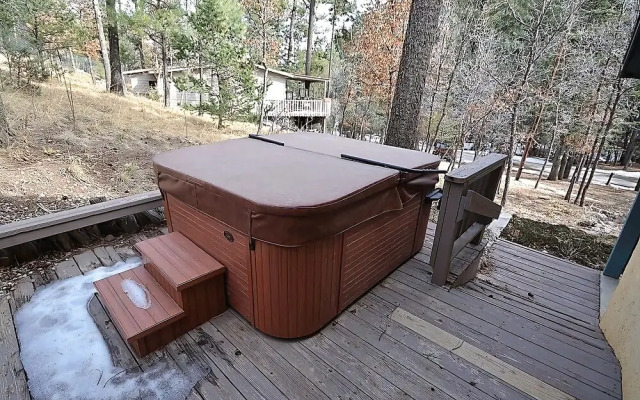 La Grange Cabin - Two Bedroom Cabin