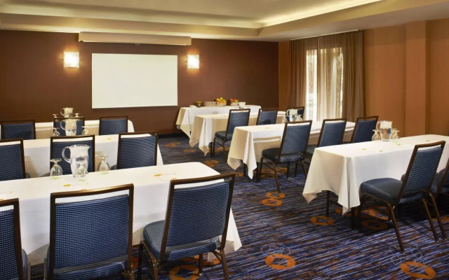 Courtyard by Marriott Cleveland Airport North