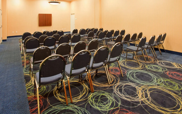 Holiday Inn Omaha Downtown - Waterpark by IHG