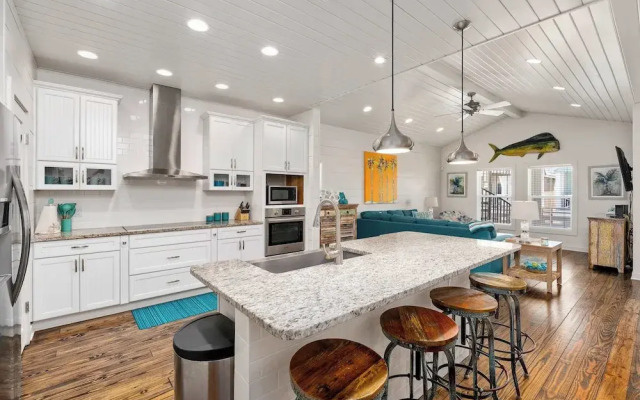 Dauphin Beach House 3 Bedroom & Pool