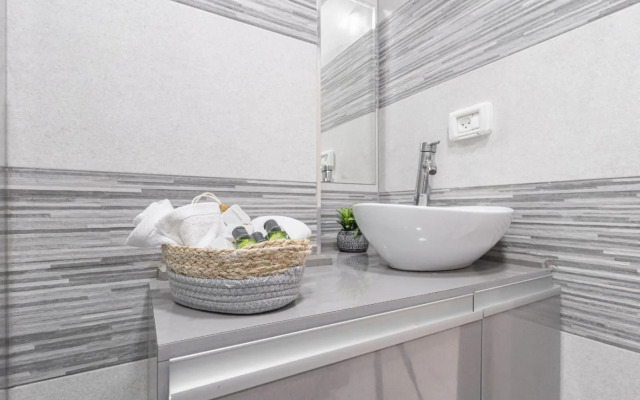 Renovated 2 BR with 2 BTH front Mamilla Mall