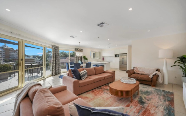 Terrigal Sails Serviced Apartments