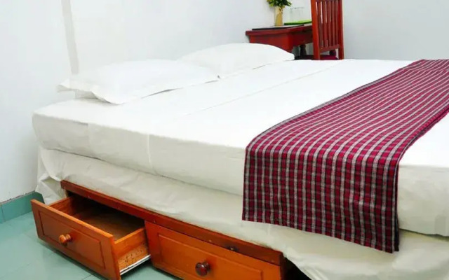 Night Station Hotel