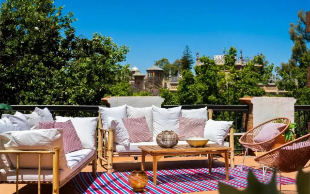 Villa Alfonso, Luxury Villa In Midtown, Parking