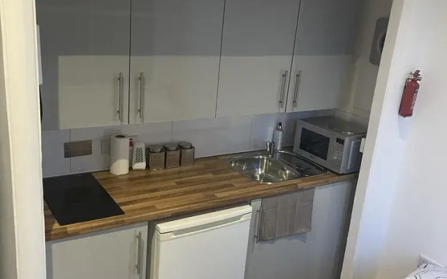 Charming Studio in London - 1 Person Only