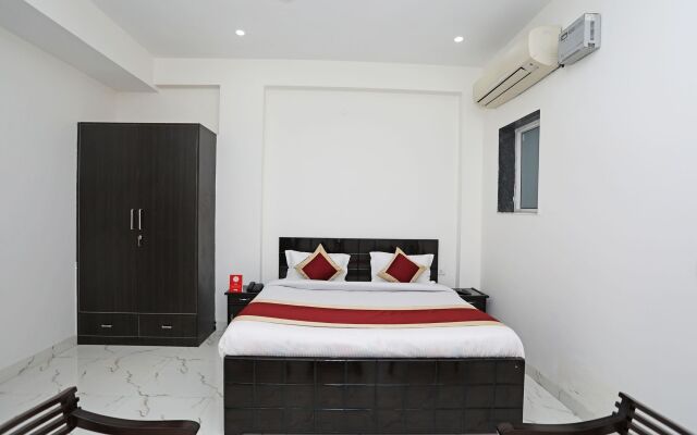 OYO Rooms Huda City Center Market District