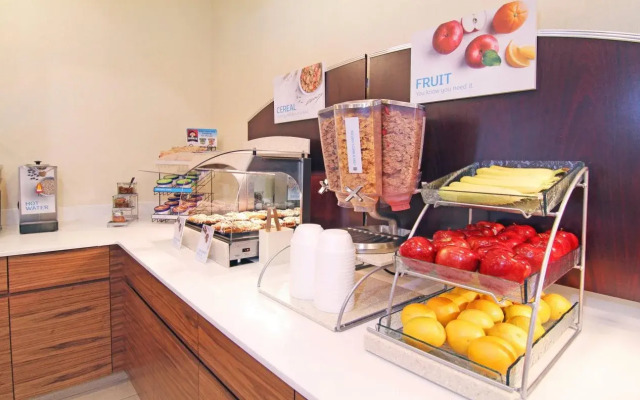 Holiday Inn Express & Suites Calgary NW - University Area by IHG