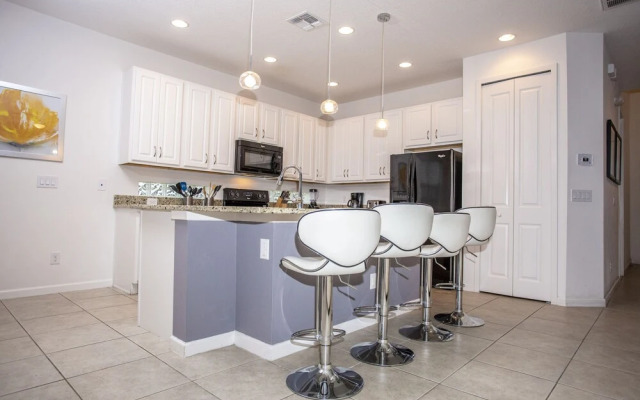 6BR Villa - 327 Marcello Blvd