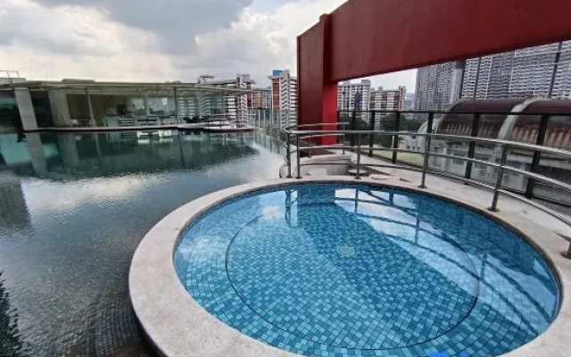 [NEW] Private Jacuzzi | Near Velocity Mall | MRT