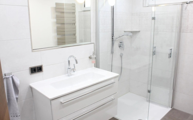 Hochwertige Sonneninsel mit Aussicht