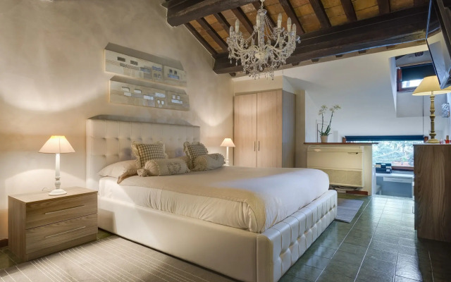Tritone Top House