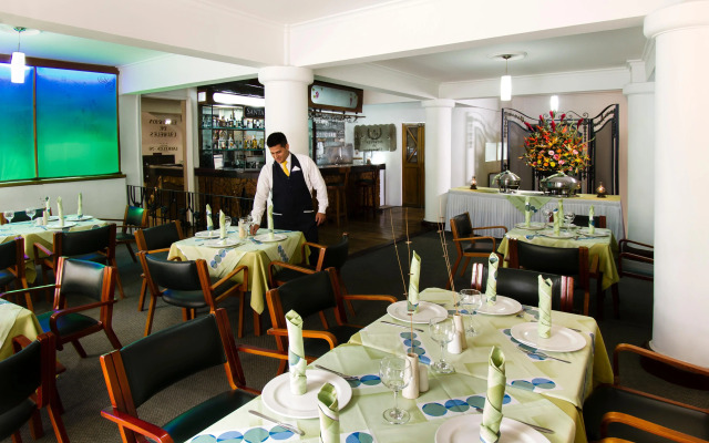 Hotel Laureles 70