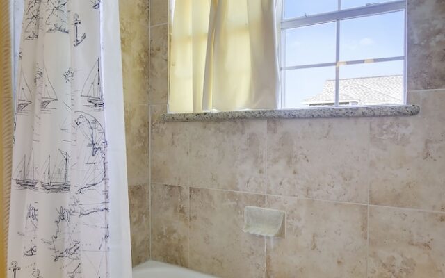 Beach Retreat 4 Bedrooms 2.5 Bathrooms Home