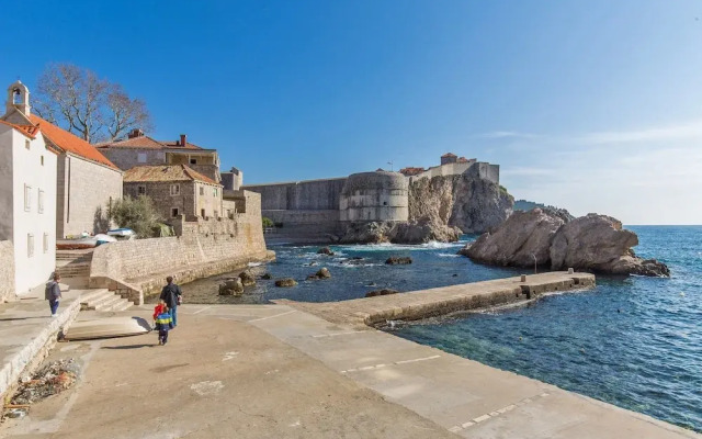 The Walls Studios by Irundo