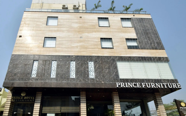 OYO 7110 Hotel Prince