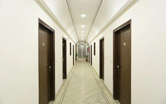 OYO 11340 Hotel Lakshmi Palace