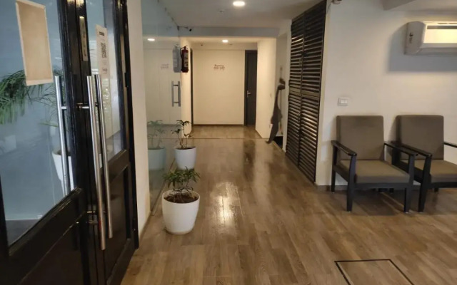 Saltstayz Express - Golf Course Road & DLF Phase-1