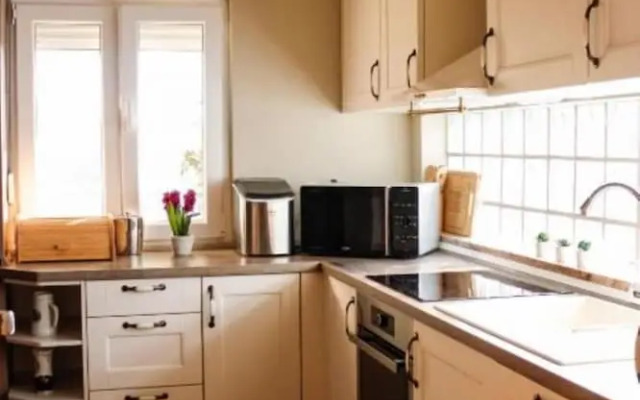 Valentino - With Pool - H