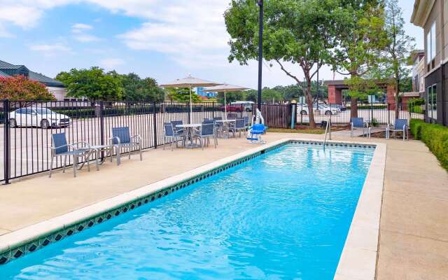 La Quinta Inn & Suites by Wyndham Dallas - Las Colinas