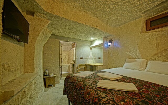 Zeus Cave Suites