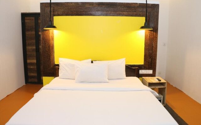Antique Palm Hotel
