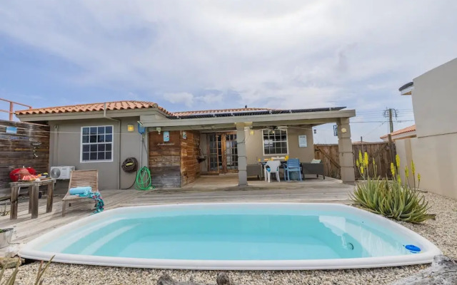 Quiet Cozy Central 2br1ba w Private Pool BBQ