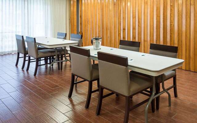 Quality Inn Magnolia