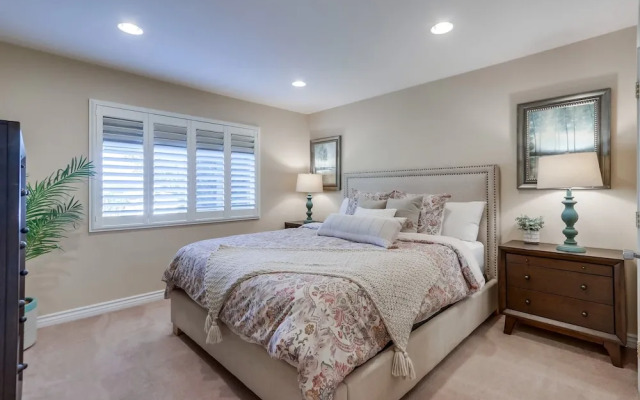 Beautiful Backyard Oasis 5 bedroom 3 Bathroom Home