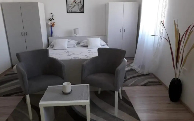 Studio Apartments Kuljiš