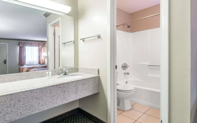 Hill Country Inn & Suites