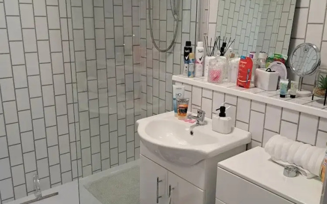Charming 1-bed Apartment in Troon