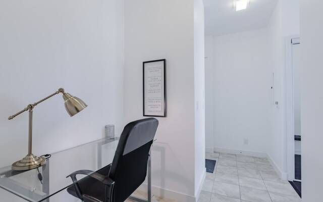 Noel Suites - York and Harbour St.