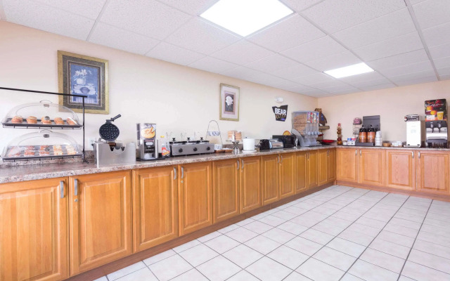 Regency Inn & Suites-Hamilton Place