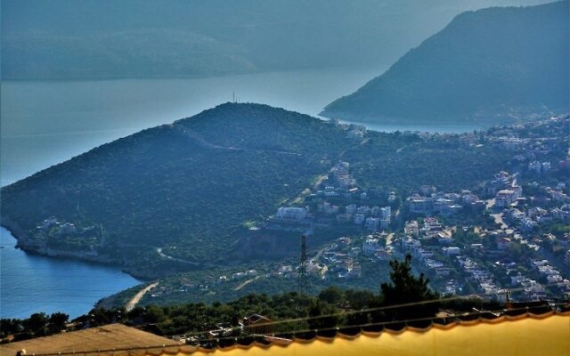 Villa Zumrut 3 by Akdenizvillam