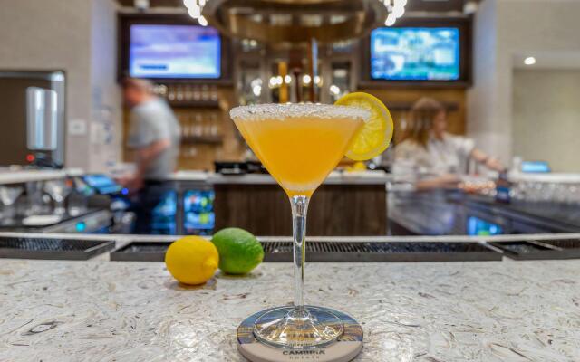 Cambria Hotel Charleston Riverview