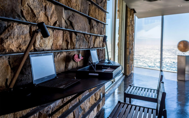 Radisson Blu Acqua Hotel & Spa Concon