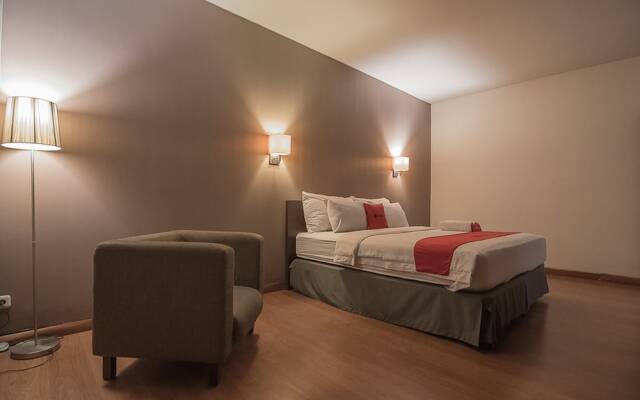 Naval Hotel by RedDoorz