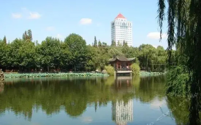 Hanzhong Red Leaf Hotel