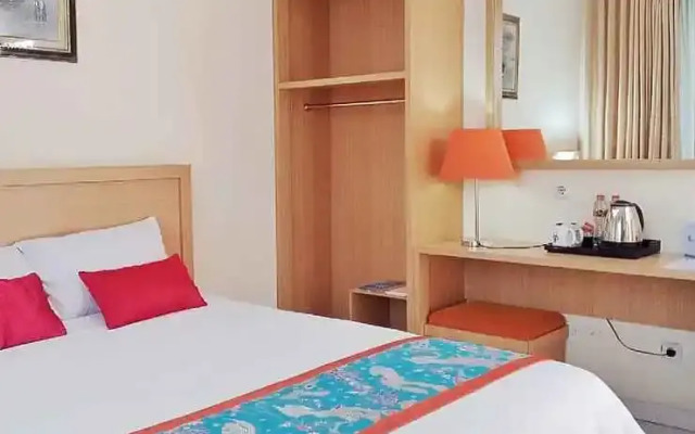 Dermaga Keluarga Hotel Sonosewu