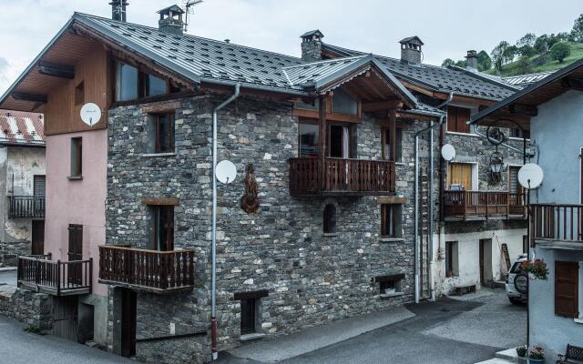 Luxury chalet apartment with fireplace in les Trois Vallées